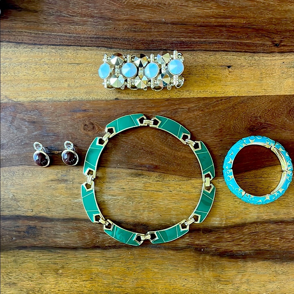 Elegant Green and Gold Jewelry Set